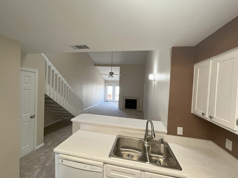 Building Photo - 5001 Grande Dr