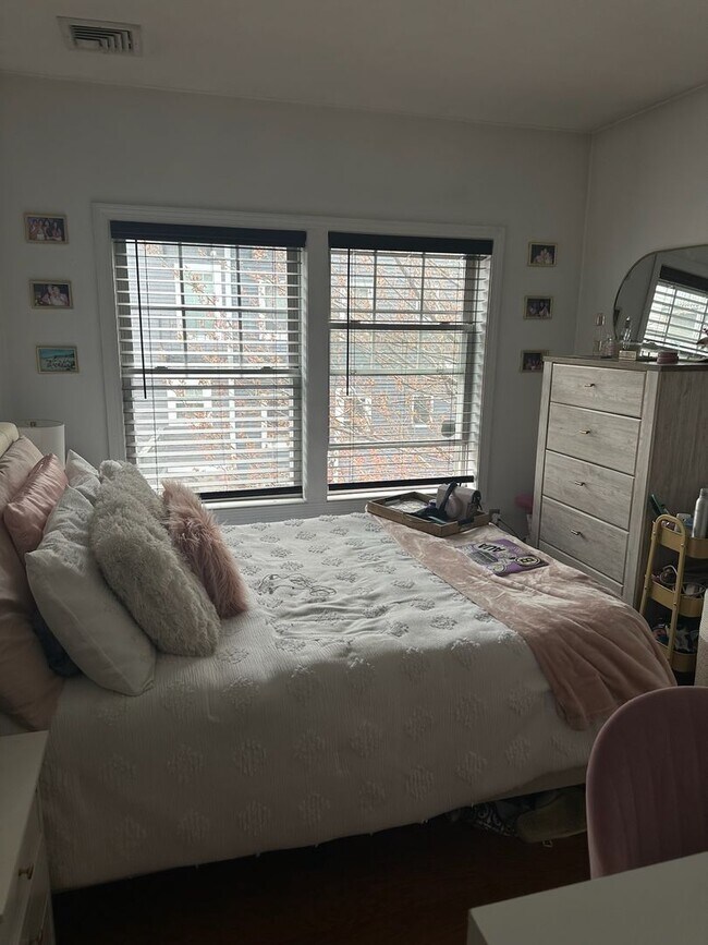 Building Photo - Wonderful opportunity to lease this amazin...