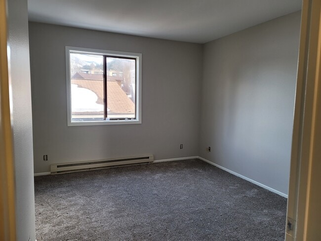 Building Photo - 145 Aspen Dr
