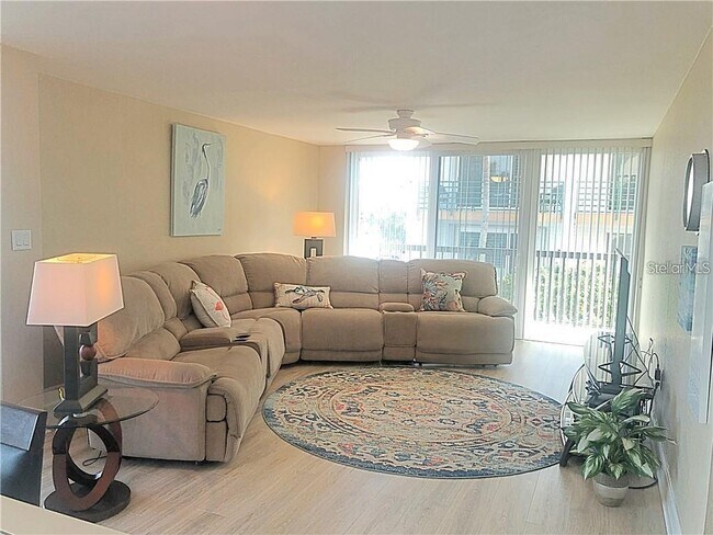 Building Photo - 400 Island Way