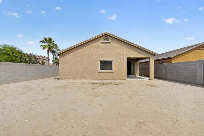 Building Photo - 1979 N Vista Ln