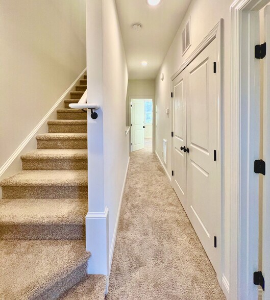 Building Photo - Room in Townhome on Brushfoot Wy