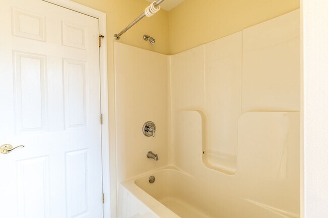 Building Photo - Single Family Home Minutes to DTWN/UVA Area