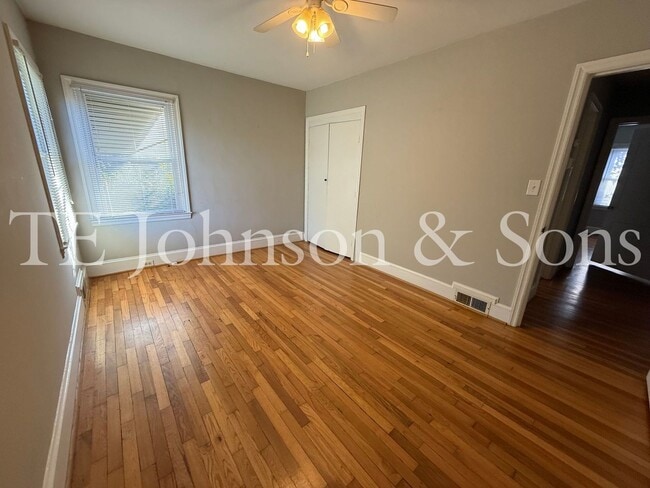 Building Photo - 864 Fenimore St