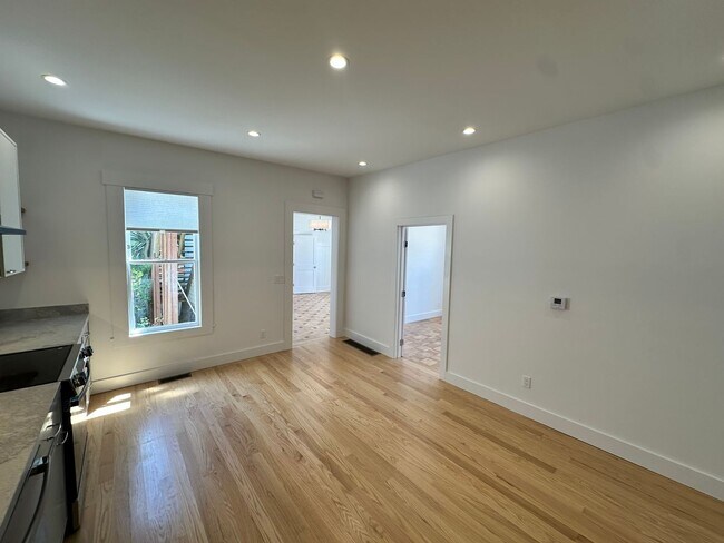 Building Photo - Fully renovated Noe Valley charmer - 2 BR | 1 BA Unit in the Heart of Noe Valley