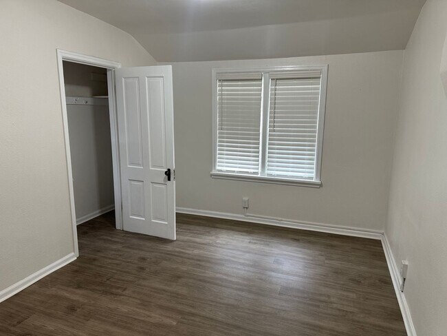 Building Photo - University Housing SLC LLC - 327