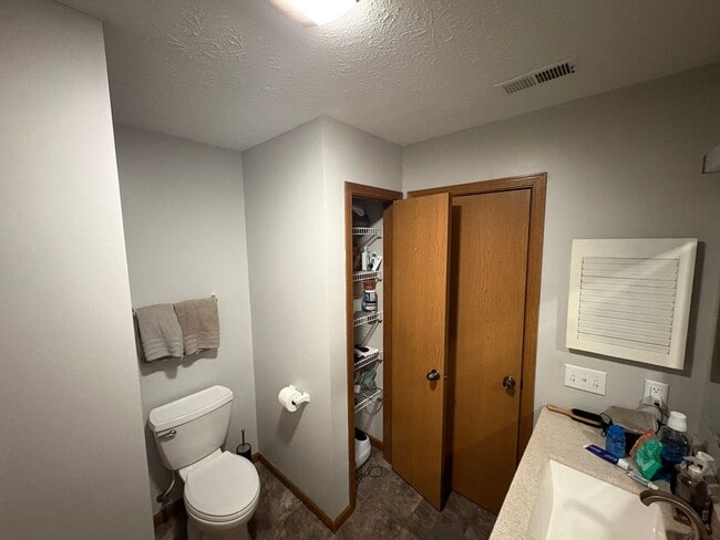 Building Photo - 4 Bedroom West Lafayette Home!
