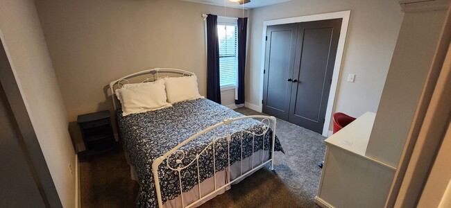 Building Photo - Spacious 4-Bedroom Home in Prime Location