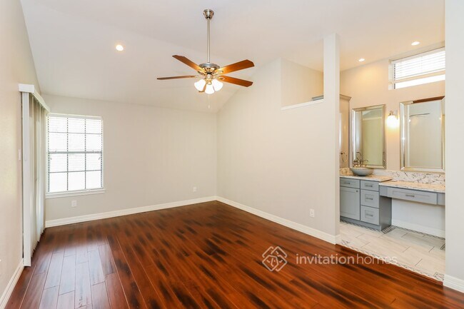 Building Photo - 15522 4 Leaf Dr
