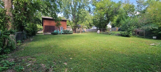Building Photo - The Brownrose