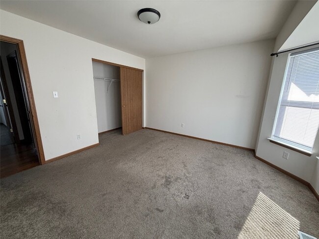 Building Photo - 3056 Valley Oaks Dr