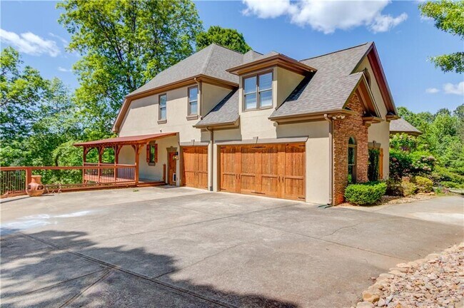 Building Photo - 2870 Roanoke Rd