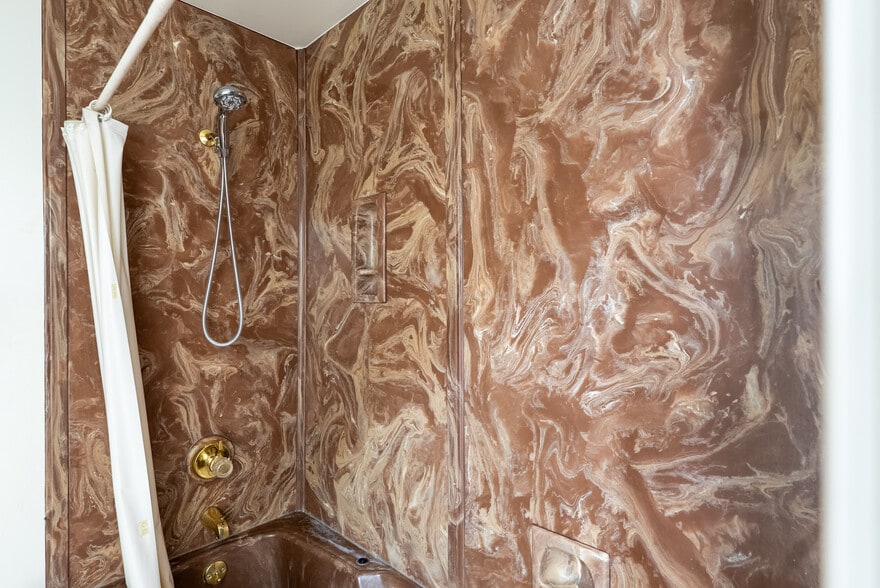 Building Photo - 1758 N Alexandria Ave