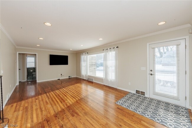 Building Photo - 23915 Glenhill Dr