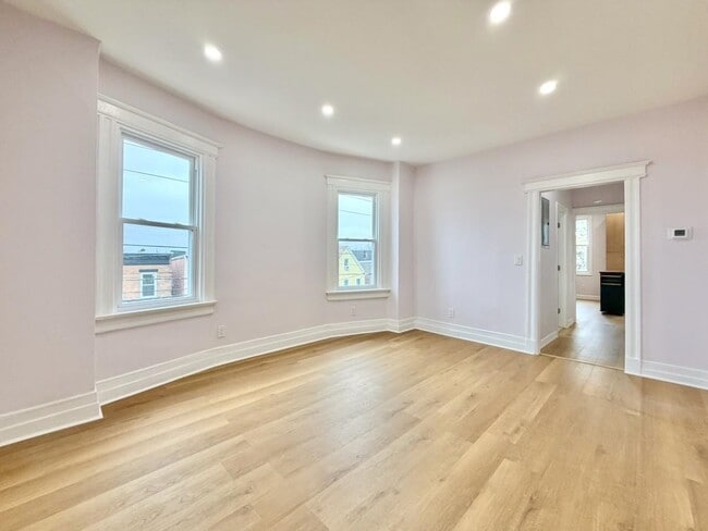 Building Photo - 130 Beach St