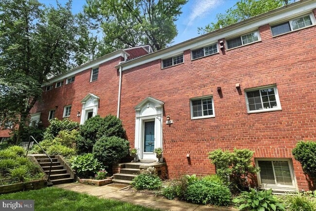 Primary Photo - 1525 Mt Eagle Pl