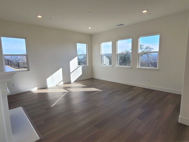 Building Photo - BEAUTIFUL BRAND NEW "NEXT-GEN" HOME W/ SOLAR & SIERRA VIEWS!!