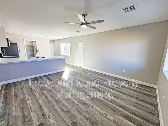 Building Photo - 561 Valiant Ave