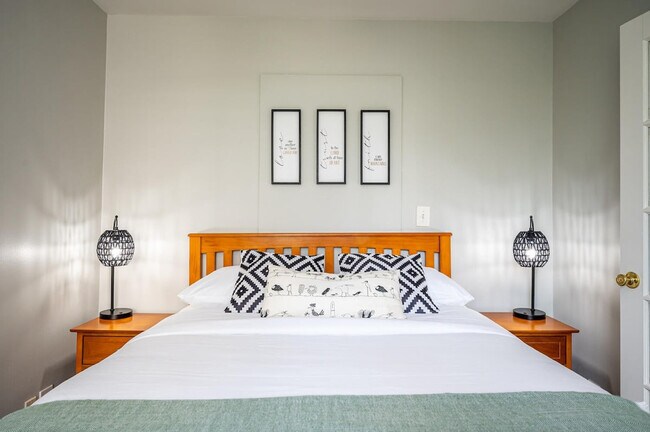 Building Photo - 215 Piedmont Ave NE