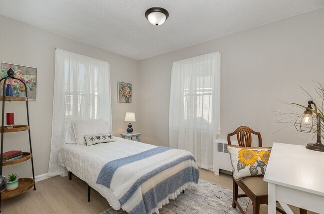 Building Photo - Brookwood Garden Condo