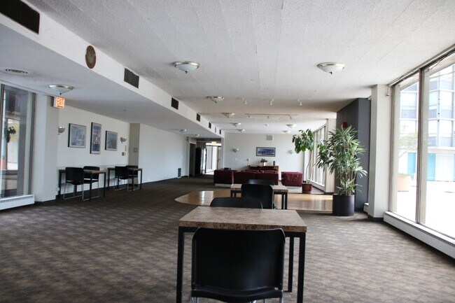 Building Photo - 5701 N Sheridan Rd