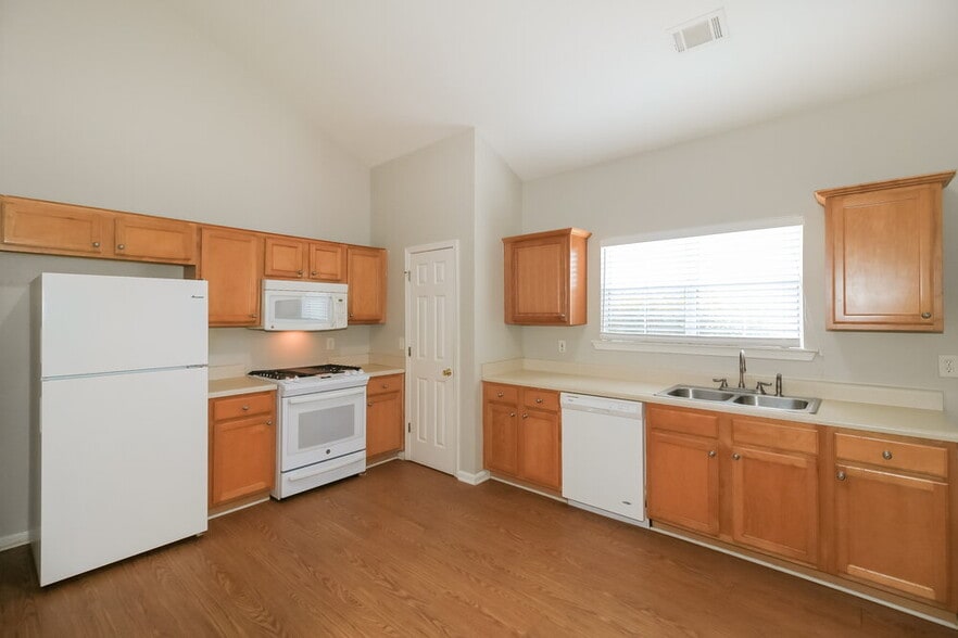 Building Photo - 537 Anglewood Trace