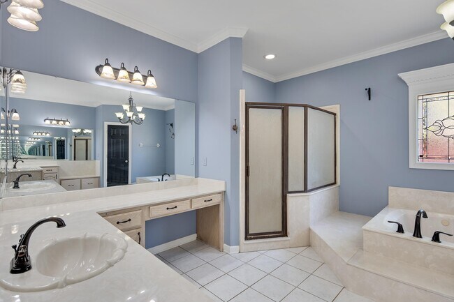 Building Photo - 979 Welbeck Cove