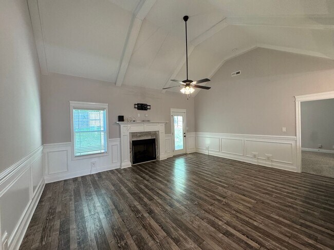 Building Photo - Beautiful Single Family Home