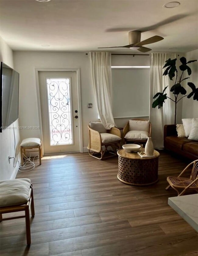 Building Photo - 8221 NW South River Dr