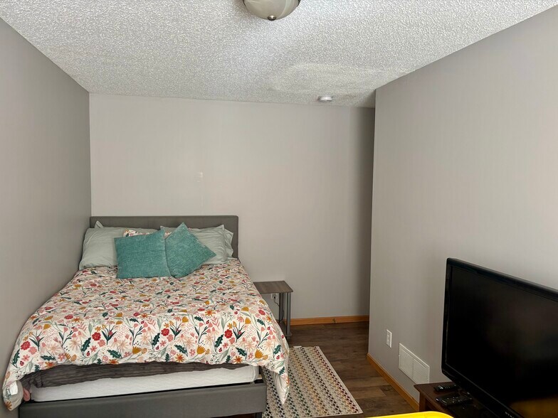 Basement BR #5 - 22369 Lilac Way