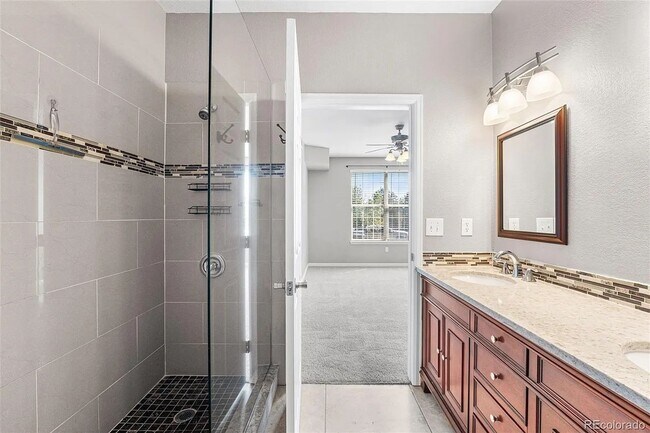 Building Photo - Spacious 2BR Condo convenient to DTC, Auro...