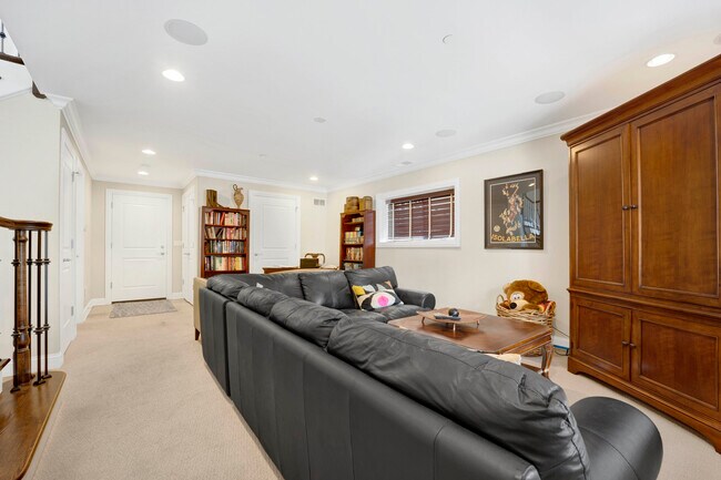 Building Photo - 460 Pennsylvania Ave