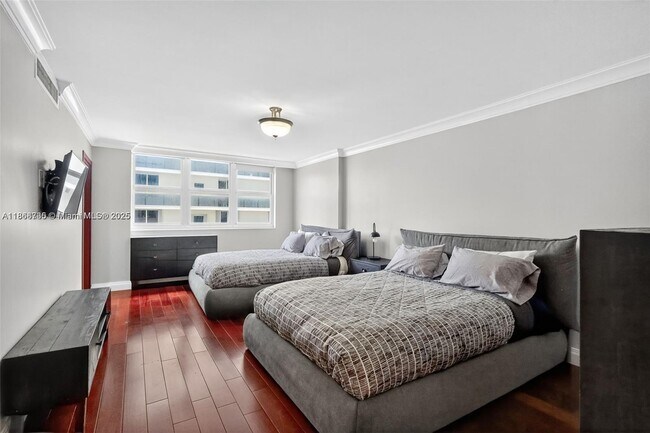 Building Photo - 9511 Collins Ave
