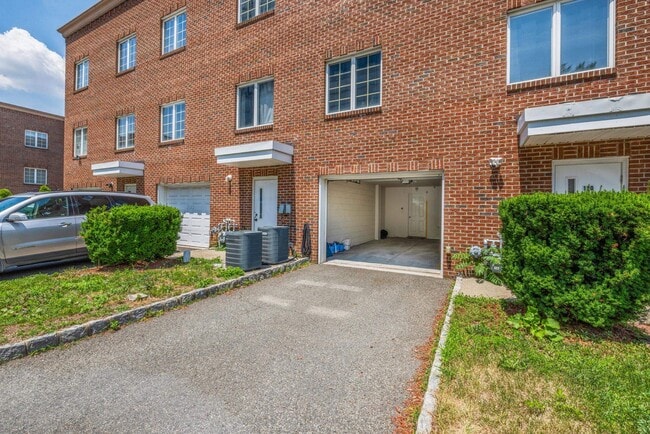 Building Photo - 120 Garabrant St