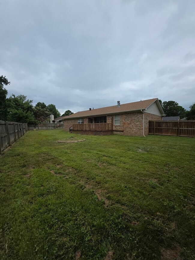 Building Photo - 801 S Phoenix Ave