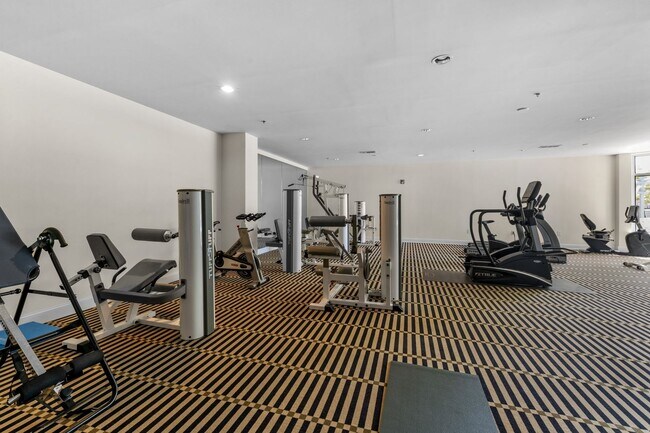 Building Photo - Your dream condo in the heart of Raleigh!