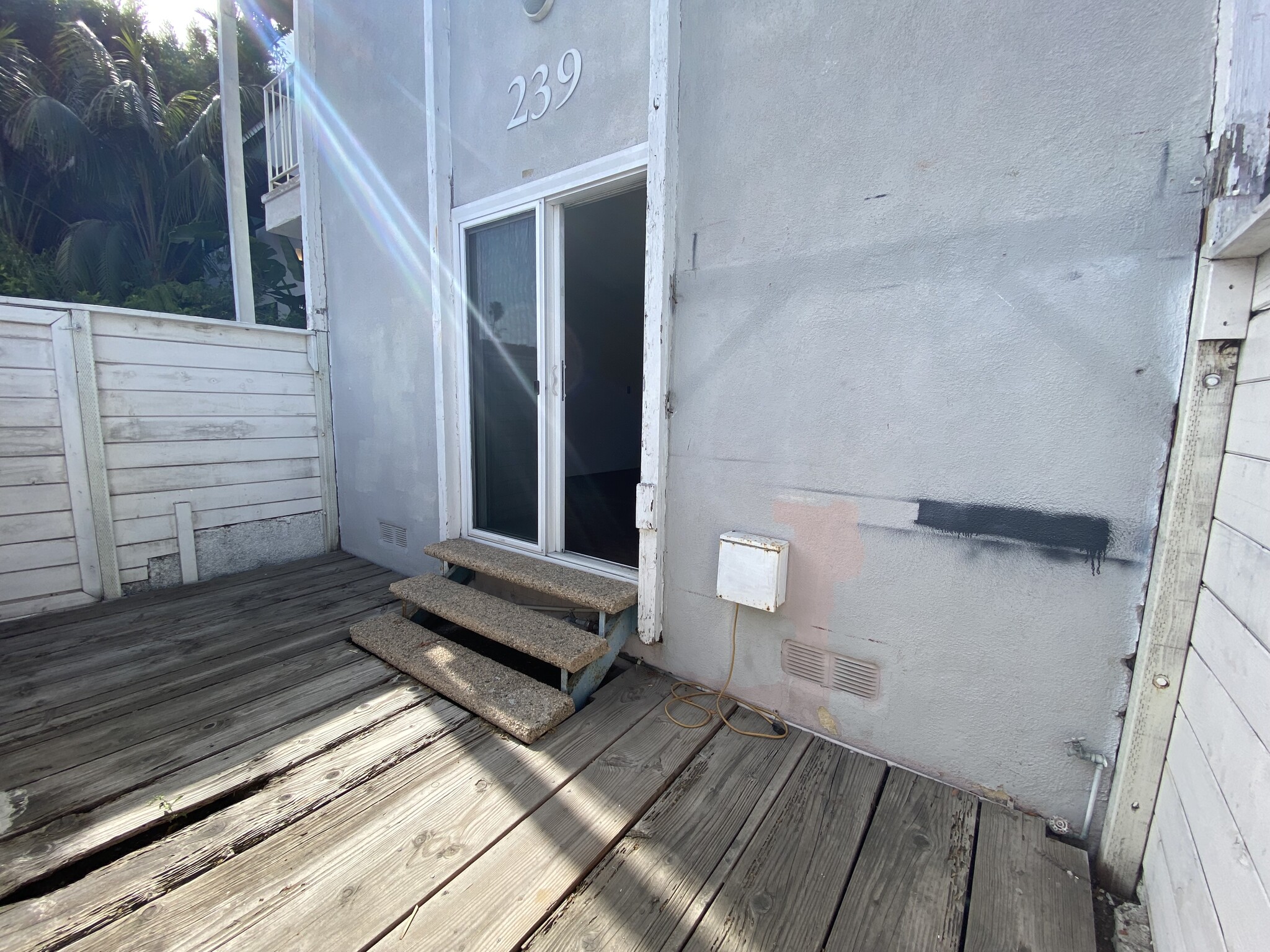 Building Photo - 239 Windward Ave