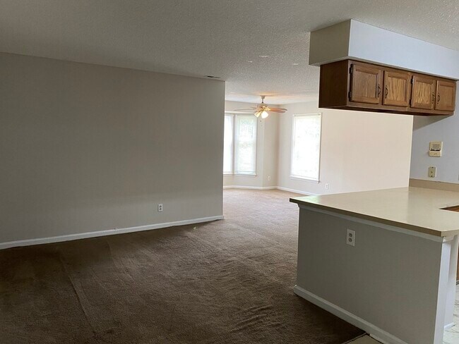 Building Photo - 6234 Rosecroft Dr