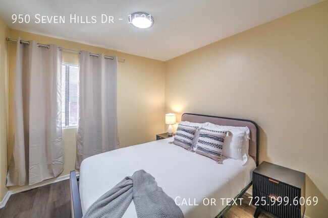 Building Photo - 950 Seven Hills Dr