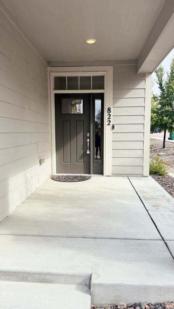 Building Photo - Stunning 3 Bedroom Townhome in Monument