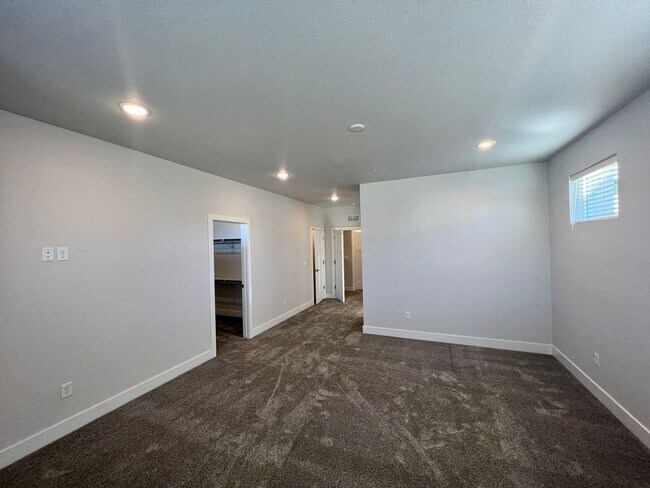 Building Photo - 4125 24th Street Rd