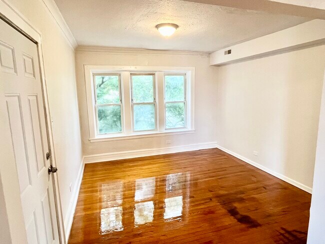 Building Photo - 4058 W Crystal St