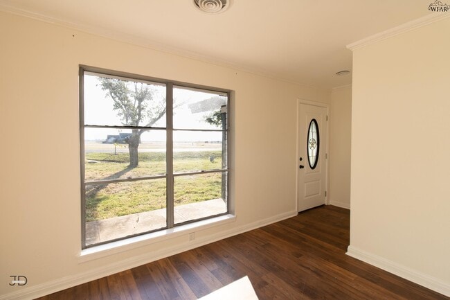 Building Photo - 674 Bell Rd S