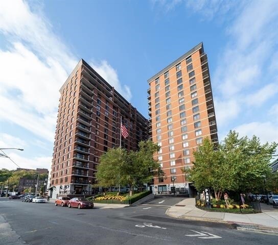 Building Photo - 700 1st St