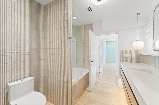 Building Photo - 1250 NE 87th St