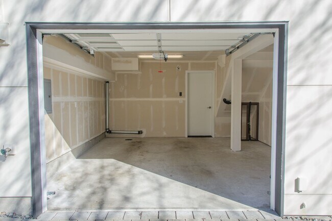 Building Photo - 3Bd/2.5Ba Seattle Townhouse