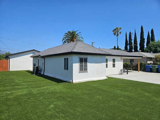 Building Photo - Denny Properties