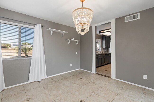 Building Photo - 43865 Carefree Ct