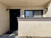 Building Photo - 2bed 2bath Gated Community with a Swimming Pool