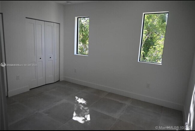 Building Photo - 14 Coral Dr